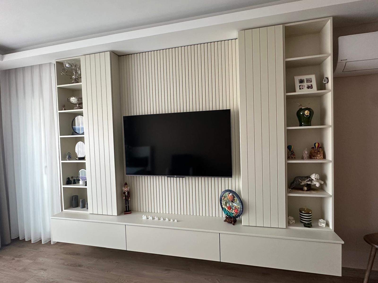 Sensörlü LED Aydınlatmalı Gardırop
