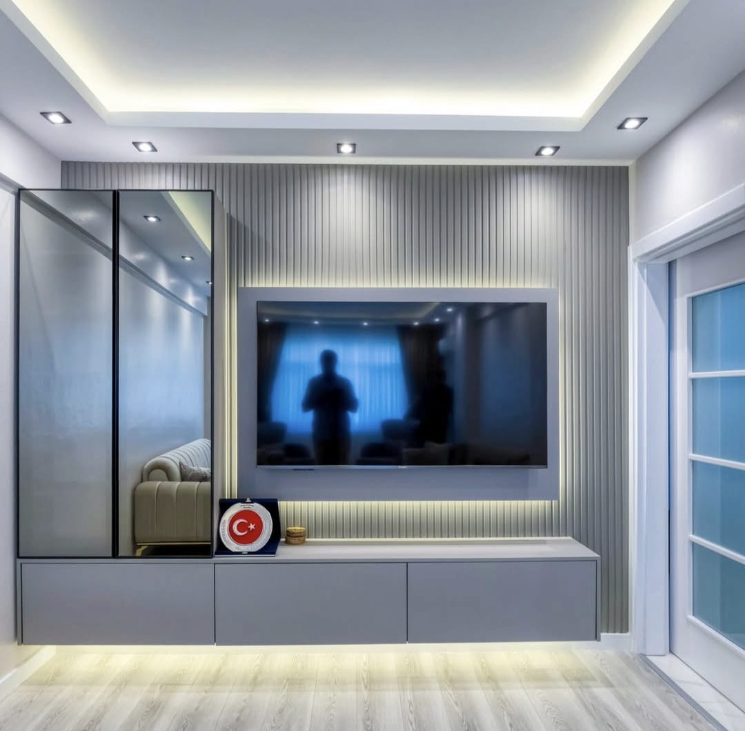 Füme Aynalı ve Ahşap Panel TV Tasarımı